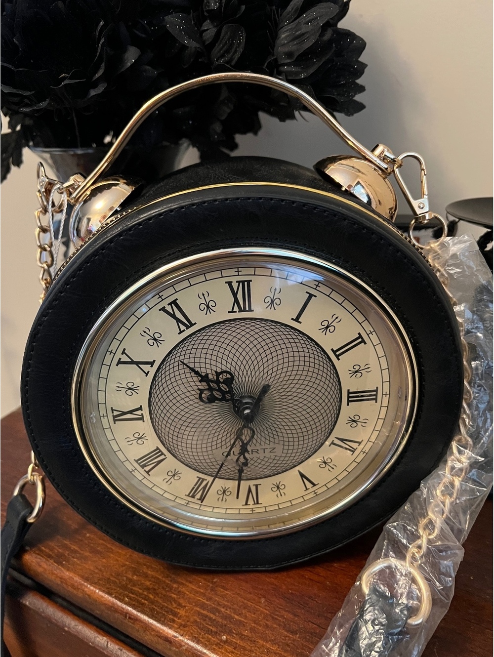 New Working Quartz Clock Black Gold Purse with Roman Numerals leather strap
